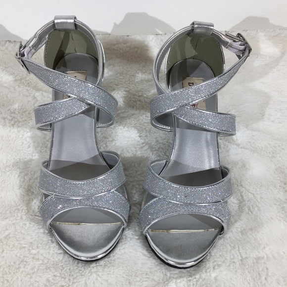 Dyeables Women's Amber Silver Sparkly Ankle Strap heels - Size 6B - Picture 2 of 7